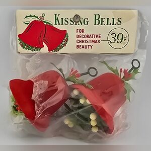 NOS Vintage Memorial Wreath Co. Flocked Christmas Kissing Bells Mistletoe